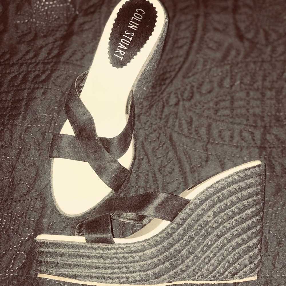 Black wedges
